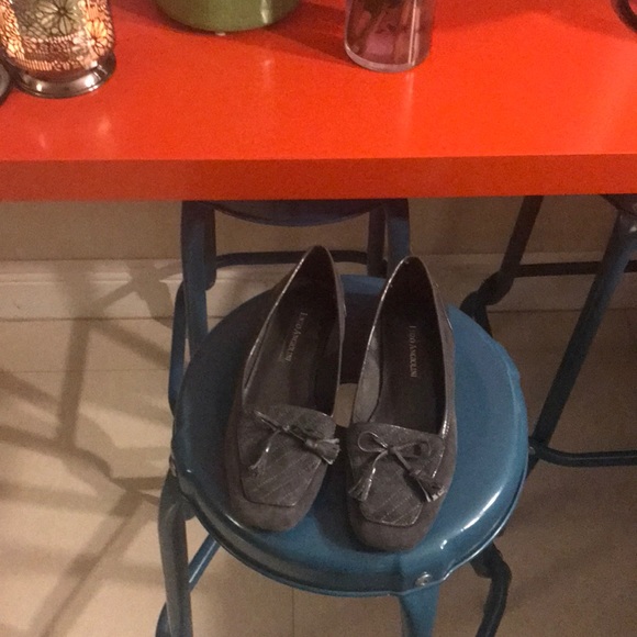 Gray shoes - Picture 4 of 8